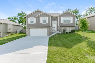 801 Emerson Dr Belton, MO 64012